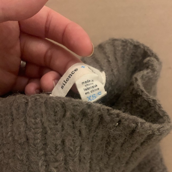 Sweater - Picture 4 of 4